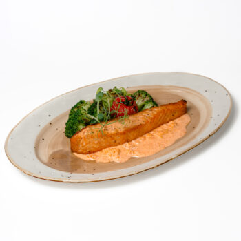 Стейк з лосося з креветочним соусом