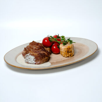 Стейк з телятини з сирним соусом